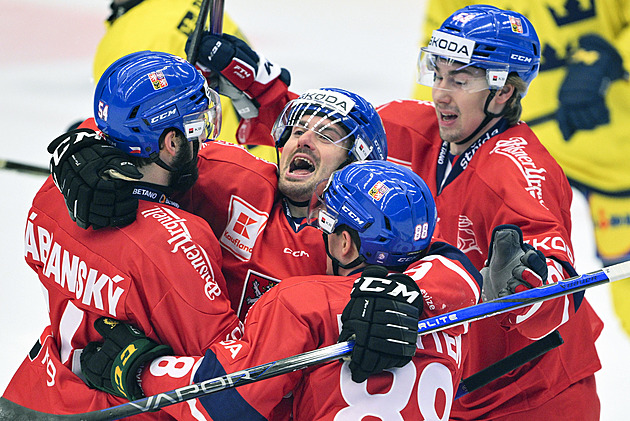 ONLINE: Česko - Švýcarsko. Hokejisté zakončují Karjalu, branku stráží Pavlát