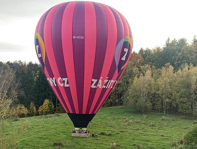 Žena zkolabovala při letu nad Českým rájem, balon musel nouzově přistát
