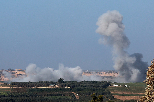 Izraelci po obklíčení Gazy ničí síť tunelů Hamásu, útěk civilistů zrychluje