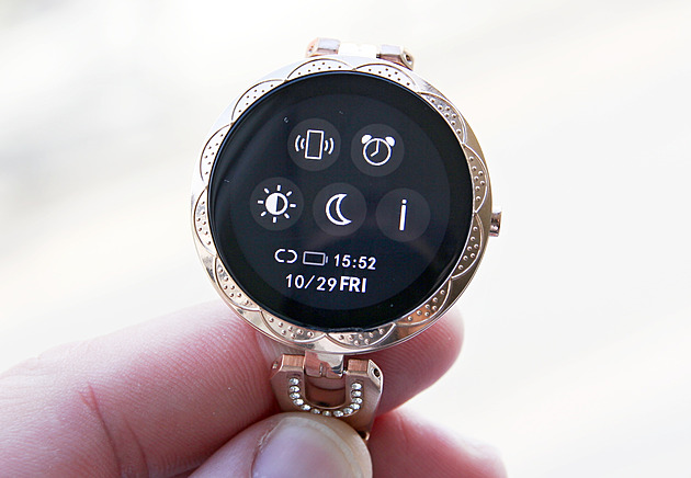 Konečně pravé dámské chytré hodinky? Zdání klame, jsou k ničemu