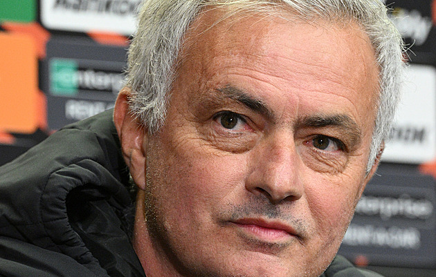 Každý zápas je životní! Mourinho v Praze: špatné vzpomínky i rýpanec do Sarriho