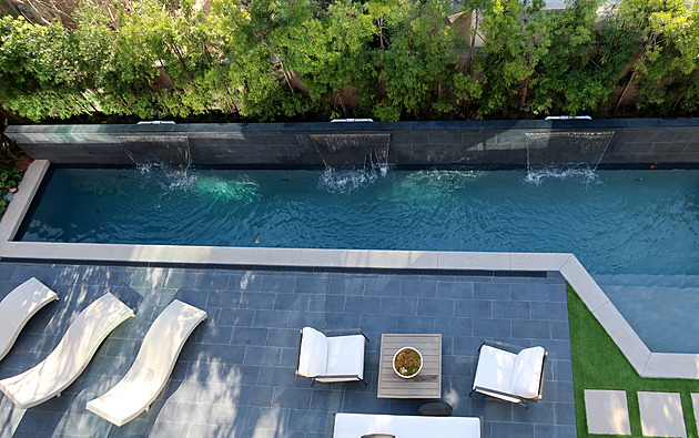 Na cihly můžete v Kalifornii zapomenout, lehký beton je pěkně drahý