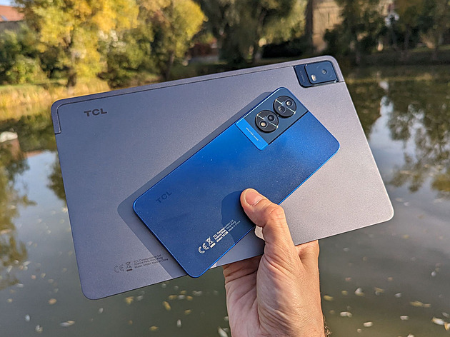 Výjimečné přístroje mají displej, který jinde nenajdete. Jsou jako papír