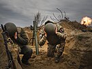 Vojáci 1. brigády ukrajinské Národní gardy Burevij (Hurikán) b�hem bojového...