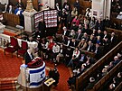 lenové idovské komunity a píbuzní rukojmích se ve Velké synagoze v Paíi...