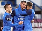 Liberetí fotbalisté se radují z gólu útoníka Luky Kulenovie v utkání proti...