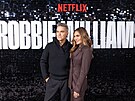 Robbie Williams s manelkou Aydou na uvedení dokumentárné série