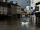 Boue Ciarán udeila v Británii a Francii, ped jejím píchodem nastaly záplavy...
