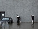 Boue Ciarán udeila v Británii a Francii, ped jejím píchodem nastaly záplavy...