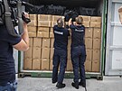 Belgická policie pedstavuje výsledky operací, pi kterých zadrela dodávky...