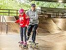 Ond�ej �Bery� Bernkraut,  instruktor a spr�vce skateparku v hradeck�ch...