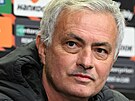 Slavný portugalský kou José Mourinho z AS ím na tiskové konferenci v praském...