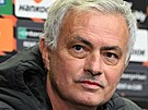 Slavný portugalský kou� José Mourinho z AS �ím na tiskové konferenci v pra�ském...