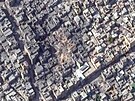 Satelitní snímek uprchlického tábora Dabálija po izraelském útoku (1....