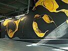 Mural art u vjezdu do podzemních garáí od studia DRAWetc