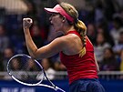 Americká tenistka Danielle Collinsová slaví výhru nad výcarskem v rámci...