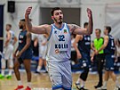 Kolínský basketbalista Jakub Petrá je rozhozený.