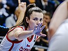 eská basketbalistka Kateina Galíková brání v zápase s Nmeckem.