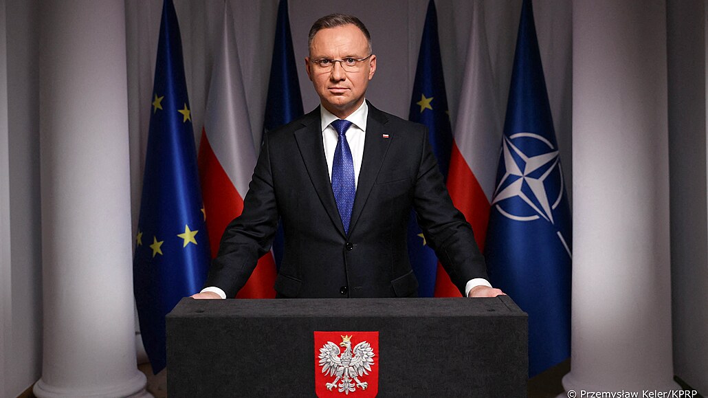 Polský prezident Andrzej Duda oznamuje, e sestavením vlády poví dosavadního...