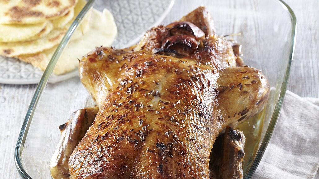 Kachna s lokemi a erveným zelím