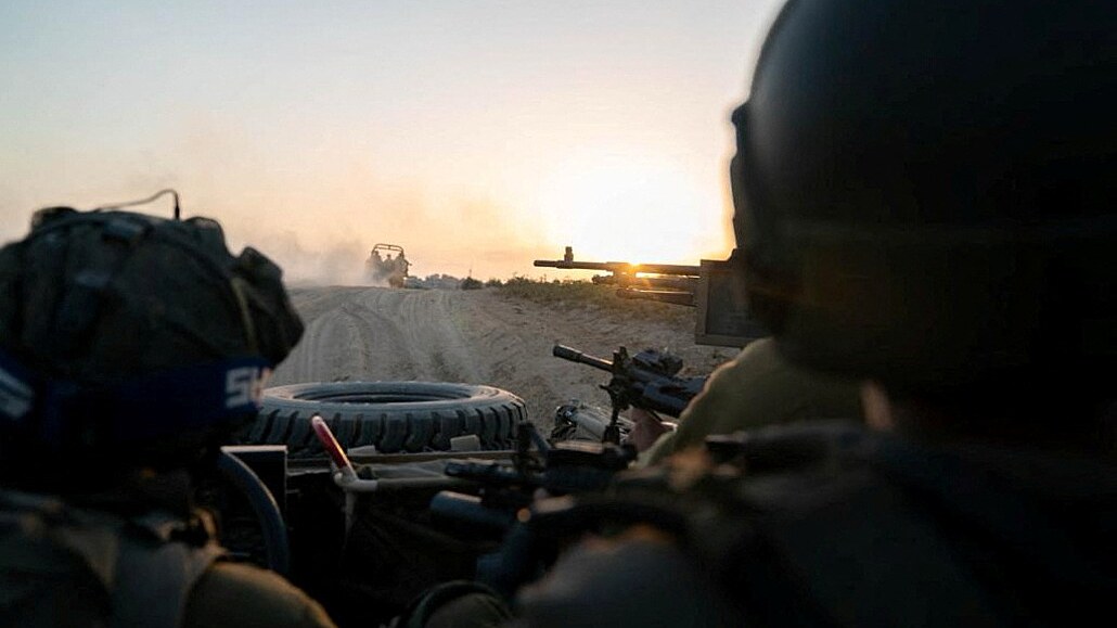 Izraelští vojáci během pozemní operace v Pásmu Gazy zveřejněné Izraelskými...
