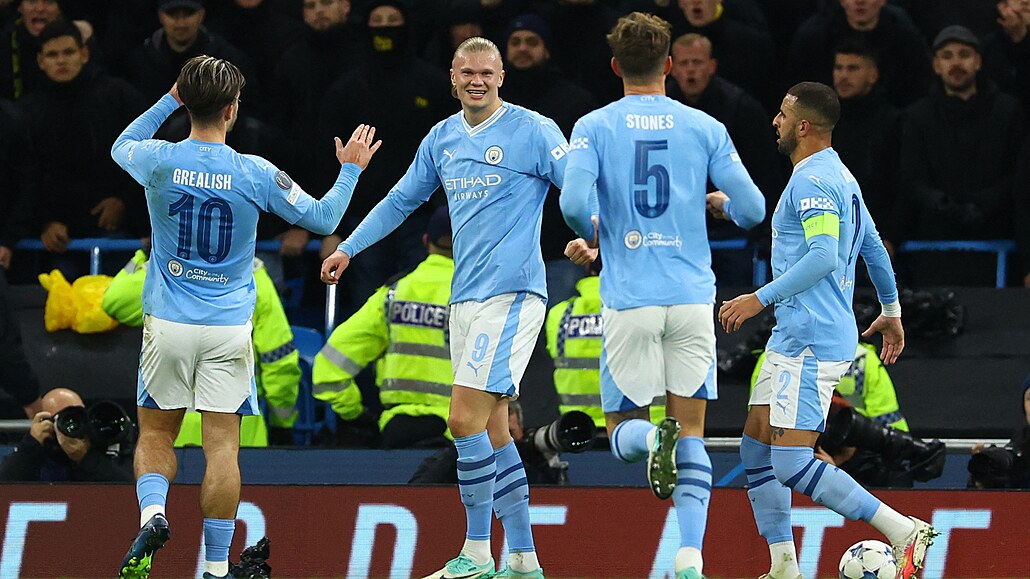 Radost fotbalist� Manchesteru City z gólu, který protii Young Boys vst�elil...