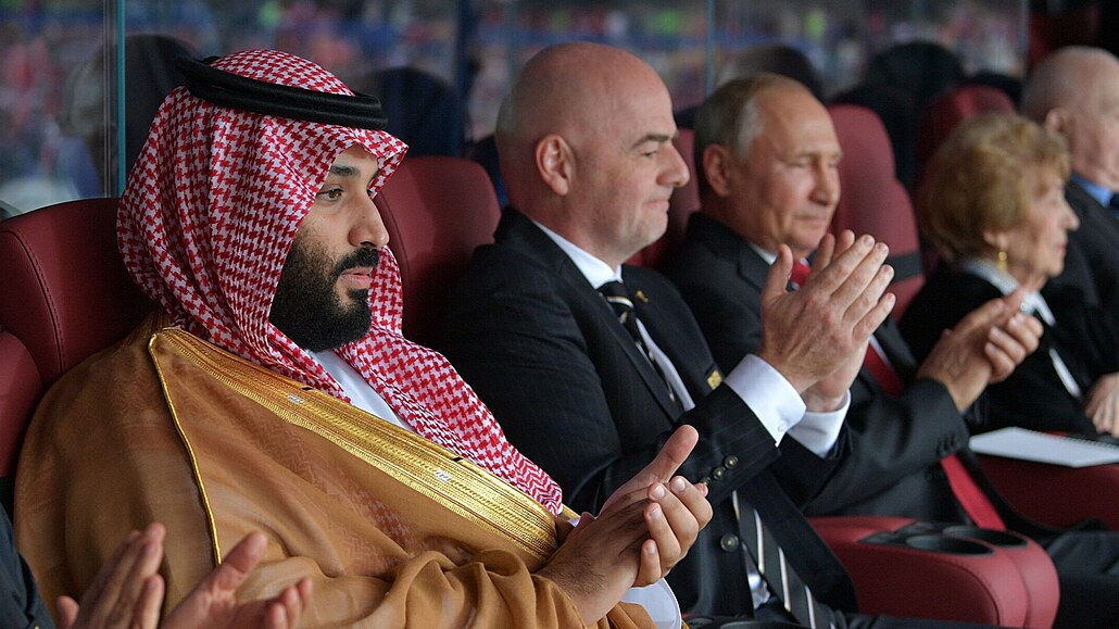Saúdský korunní princ Mohammed bin Salmán, první mu svtového fotbalu Gianni...