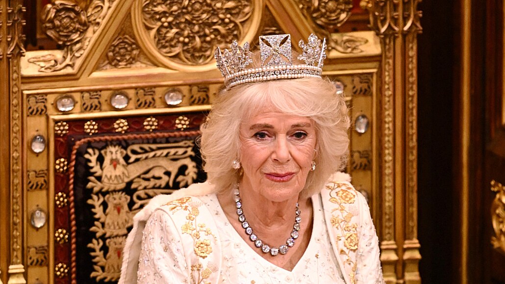 Královna Camilla na otevení zasedání nového období britského parlamentu...