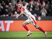 Slávistický úto�ník Václav Jure�ka slaví gól do sít� AS �ím.