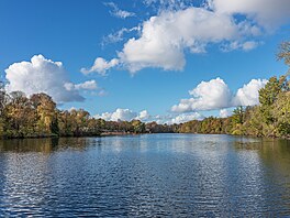 U Plötzensee byla pro vyznavae FKK vyhláena speciální naturistická oblast....