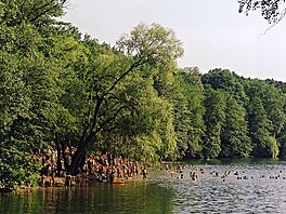 Grunewaldské Krummen Lanke vzdává hold kultue tla. Ukazuje, e to není jen o...