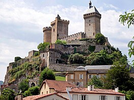 Musí se nechat, �e církví pronásledovaní p�íslu�níci katarského hnutí m�li k...