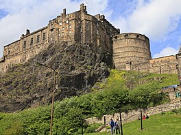 S výmrou necelých 36 000 metr tvereních není hrad ve skotském Edinburghu...