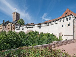 Z výky 397 metr shlíí na msto Eisenach hrad Wartburg od roku 1067. Bitev a...