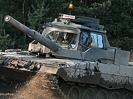 Fahrschulpanzer Leopard 2, vozidlo pro výcvik idi tank Leopard 2 (speciální...