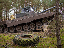 Fahrschulpanzer Leopard 2, vozidlo pro výcvik idi tank Leopard 2 (speciální...