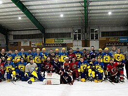 The Travelling Jagrs a tým �erno�ic.