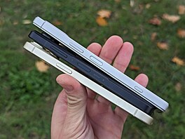 pikové kompaktní smartphony: Apple iPhone 15, Asus Zenfone 10 a Sony Xperia 5...