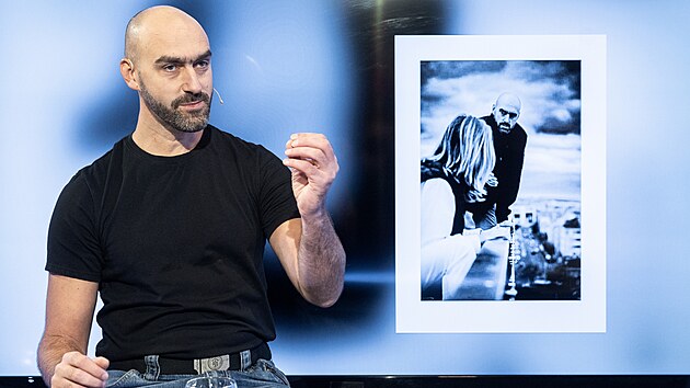 Hostem po�adu Rozst�el je Karel Po��val, policejn� vyjednava�.