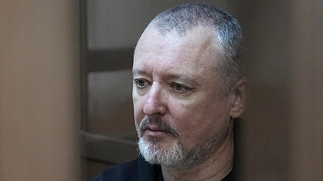 Igor Girkin se účastní jednání o odvolání proti prodloužení vyšetřovací vazby u soudu v Moskvě. (17. října 2023)