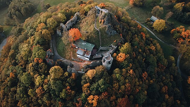 Atraktivnm clem pro aktivn turisty i rodiny s dtmi je zcenina hradu Toltejn.
