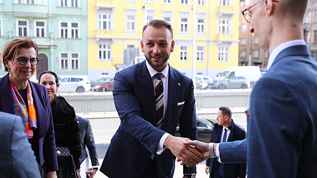 Příjezd ministra vnitra Slovenské republiky Matúše Šutaje Eštoka. (9. listopadu 2023)