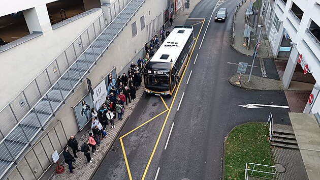 Nkter spoje pesunuly sv zastvky do sousedn Blakovy ulice mezi OC Forum a parkovacm domem.