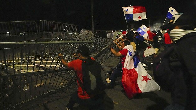 Rozshl protesty proti prodlouen tby mdi si v Panam. (1. listopadu 2023)