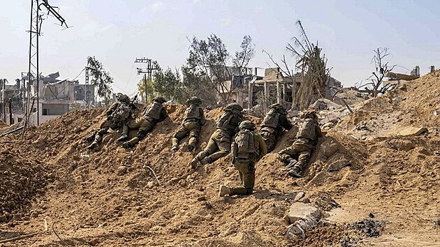 Izraelt vojci bhem pozemn operace v Psmu Gazy. (4. listopadu 2023)