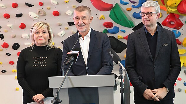 Andrej Babi� vyrazil se �leny st�nov� vl�dy hnut� ANO na zased�n� do Moravskoslezsk�ho kraje. Nav�t�vili zde Hav��ov a pot� Ostravu.