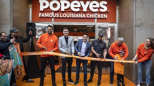 Otevření první pobočky fast foodu Popeyes na Václavském náměstí (3. listopadu 2023)