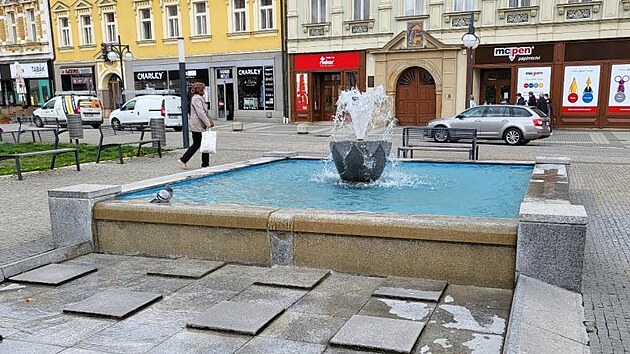 Prostjov zakzal koupn v mstskch kanch. Na snmku kana stojc na nmst T. G. Masaryka.