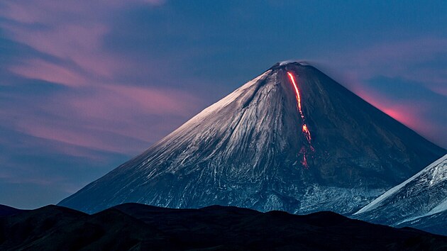 Kamatsk sopka Kljuevskaja bhem erupce (25. srpna 2016)