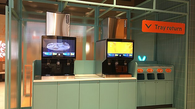 Automat pro bezedn� kel�mek, kter� je zn�m� i z jin�ch fastfood�. (1. listopadu 2023)